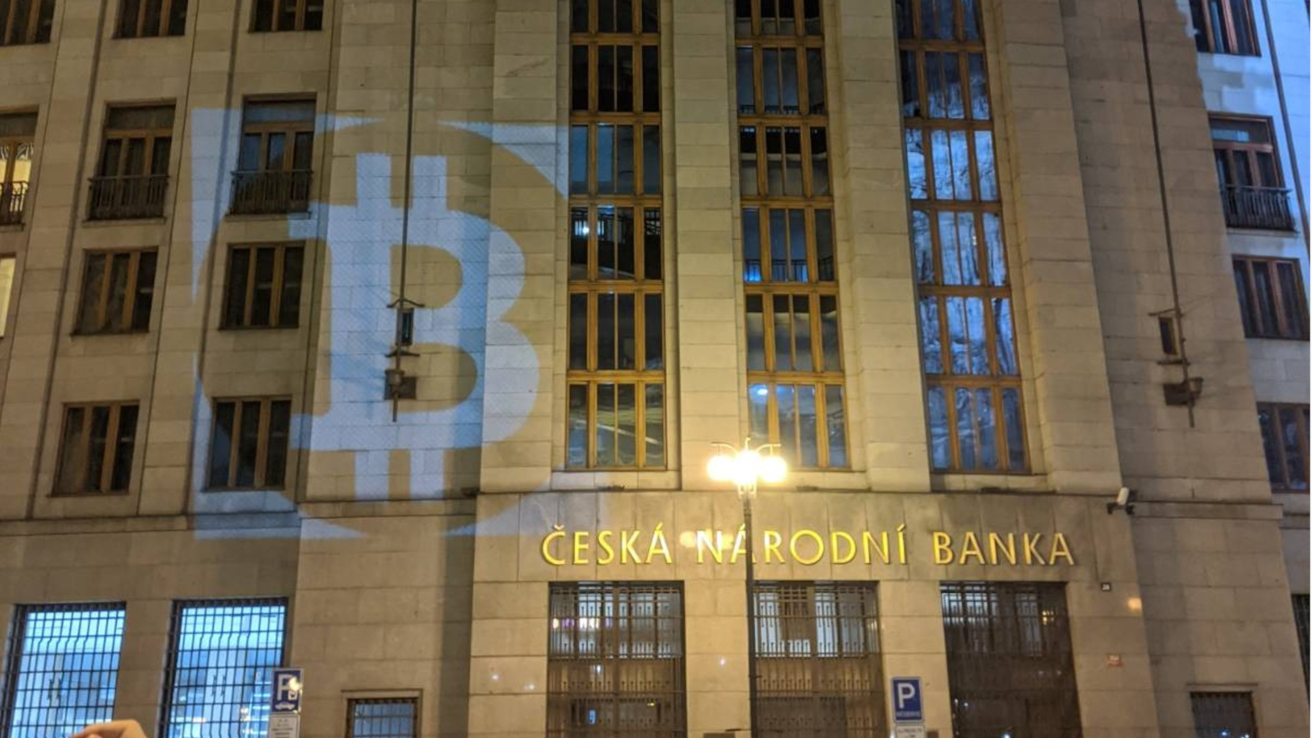 Pro &amp; proti: Měla by mít ČNB bitcoinovou rezervu?
